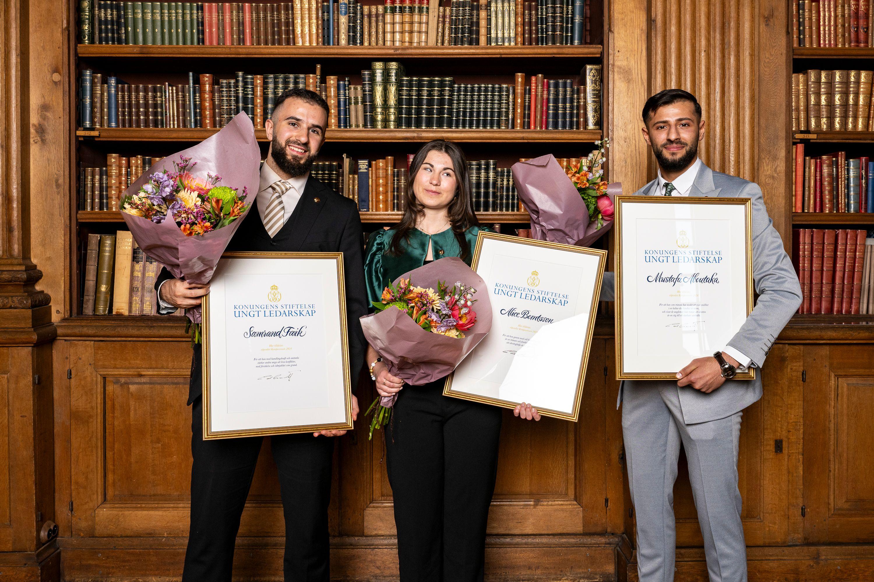 Samrand Faik, Alice Berntsson och Mustafa Aboutaka vid stipendiutdelningen 2024