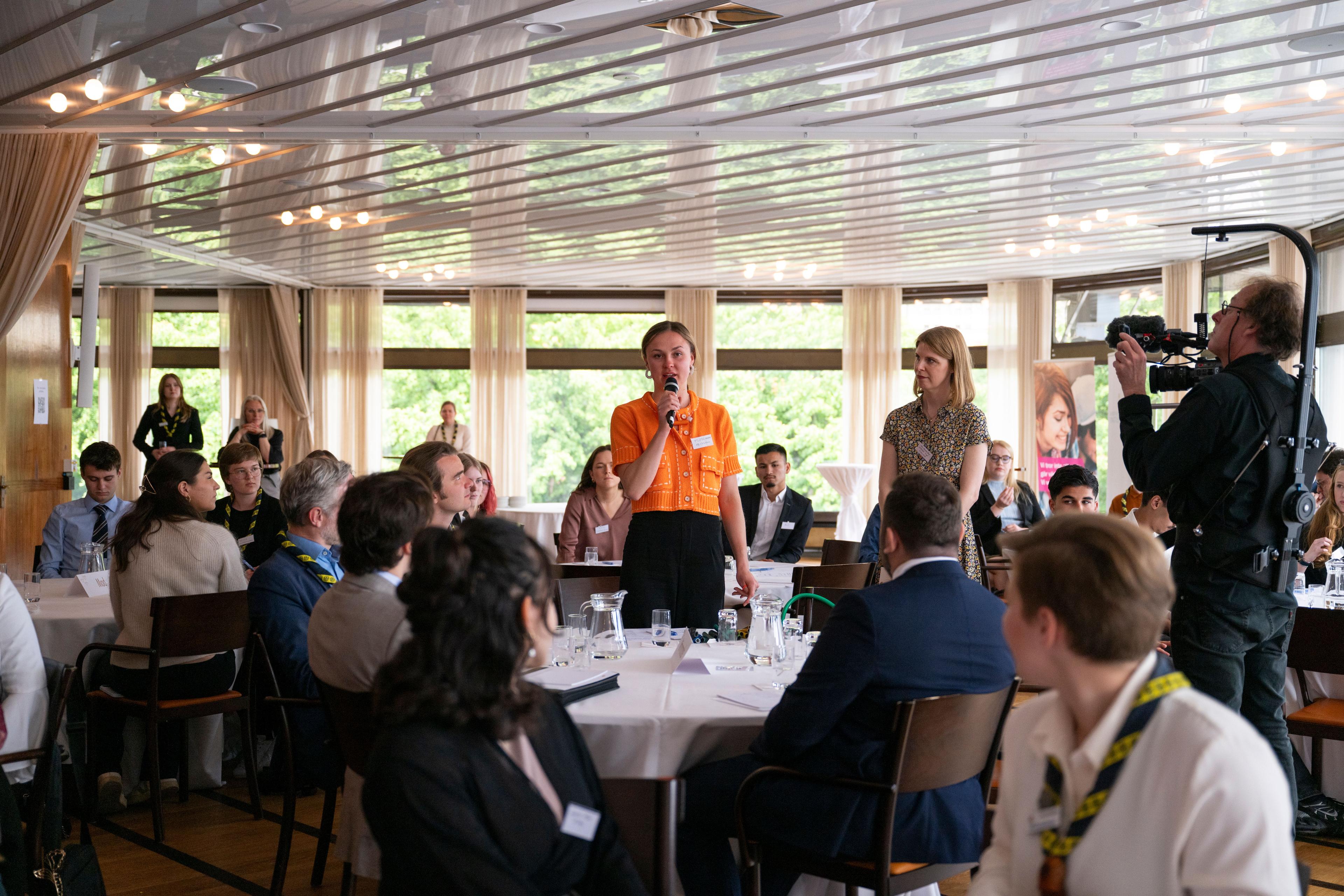 Ögonblicksbild från en av stiftelsens mötesplatser